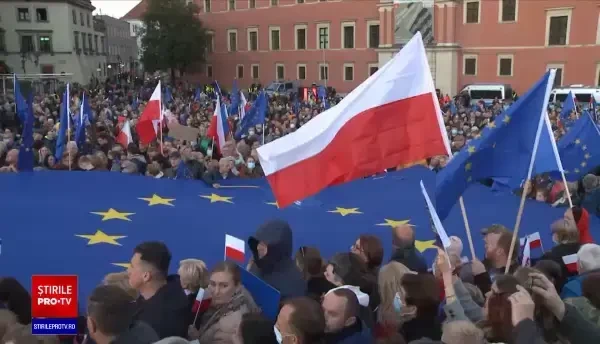Zeci de mii de oameni au ieșit în stradă, în Polonia, pentru a-și arăta susținerea față de Uniunea Europeană