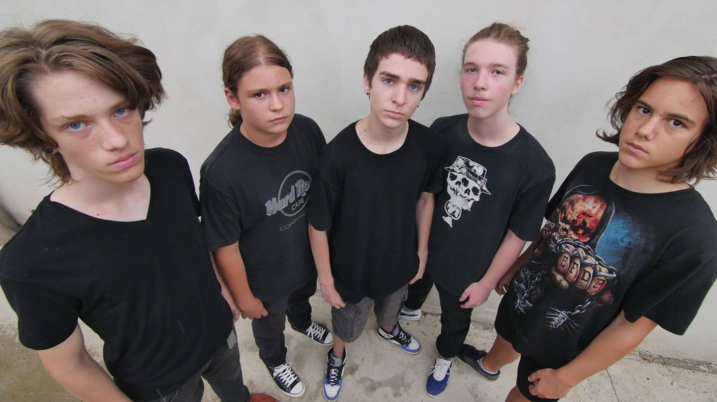 Trupa Revolver a lansat ”Revolter”, primul album: ”Furia noastră este îndreptată împotriva societății în care trăim”