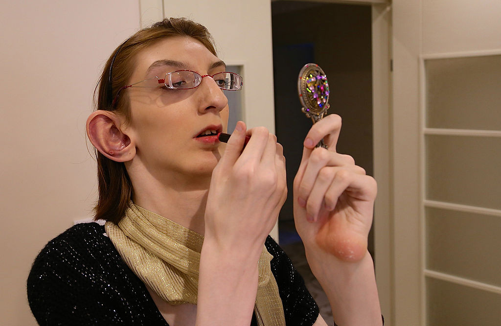 Cea mai înaltă femeie din lume este din Turcia şi are peste 2,15 metri