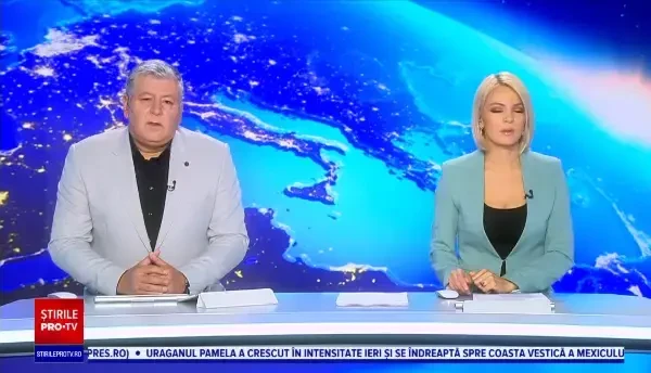 O dubă a ars pe Autostrada București-Pitești. Șoferul s-a salvat la timp