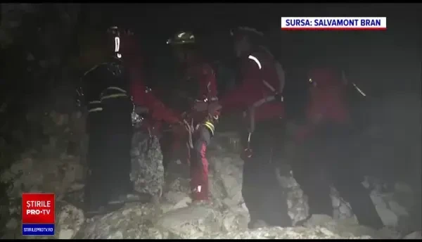 Un vânător ceh, aflat în zonă cu vânătoarea interzisă, s-a prăbușit 40 de metri în gol, în Bucegi