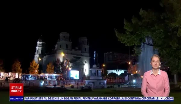 Mii de oameni la Sf. Parascheva. IPS Teofan a împărțit binecuvântări în stânga și-n dreapta