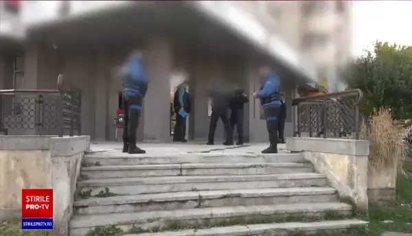 Bărbatul care a dat o spargere la o bancă din Brăila, căutat de polițiști. Ce sumă ar fi furat