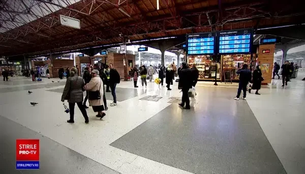 „Inspectorul PRO”. Pensionarii, puși să stea la cozile din gări pentru că nu-și pot accesa online cupoanele de călătorie