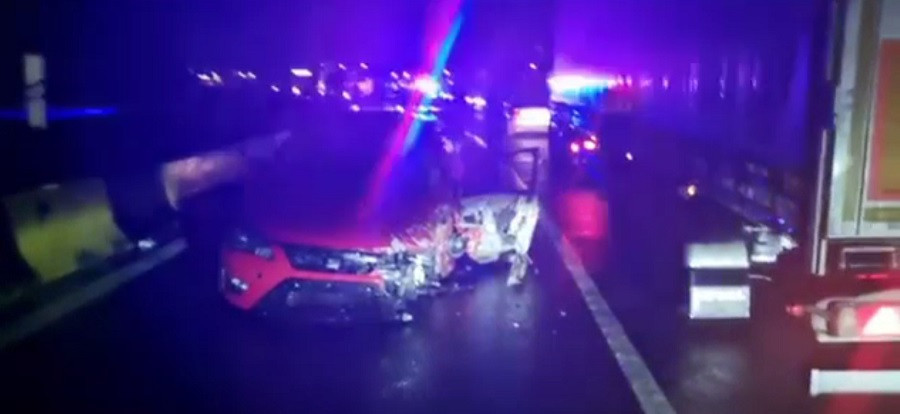 Accident grav provocat de un șofer neatent. Bărbatul a rămas încarcerat