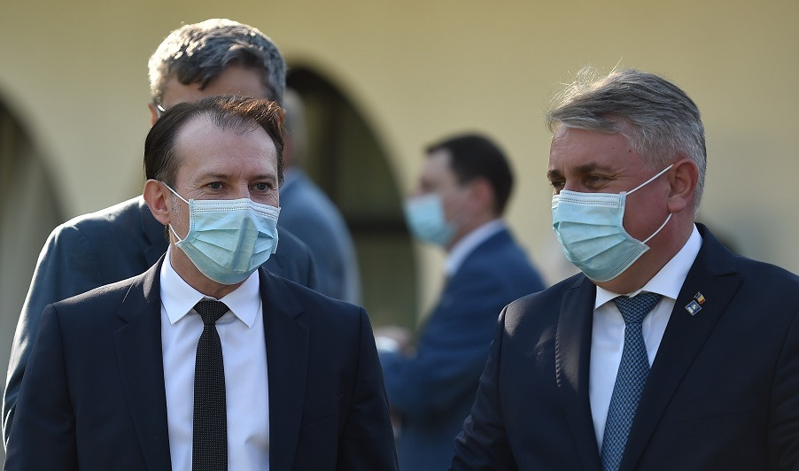 Gafe ale Guvernului în hotărârea privind restricțiile Covid-19. A uitat de certificatul verde la mall