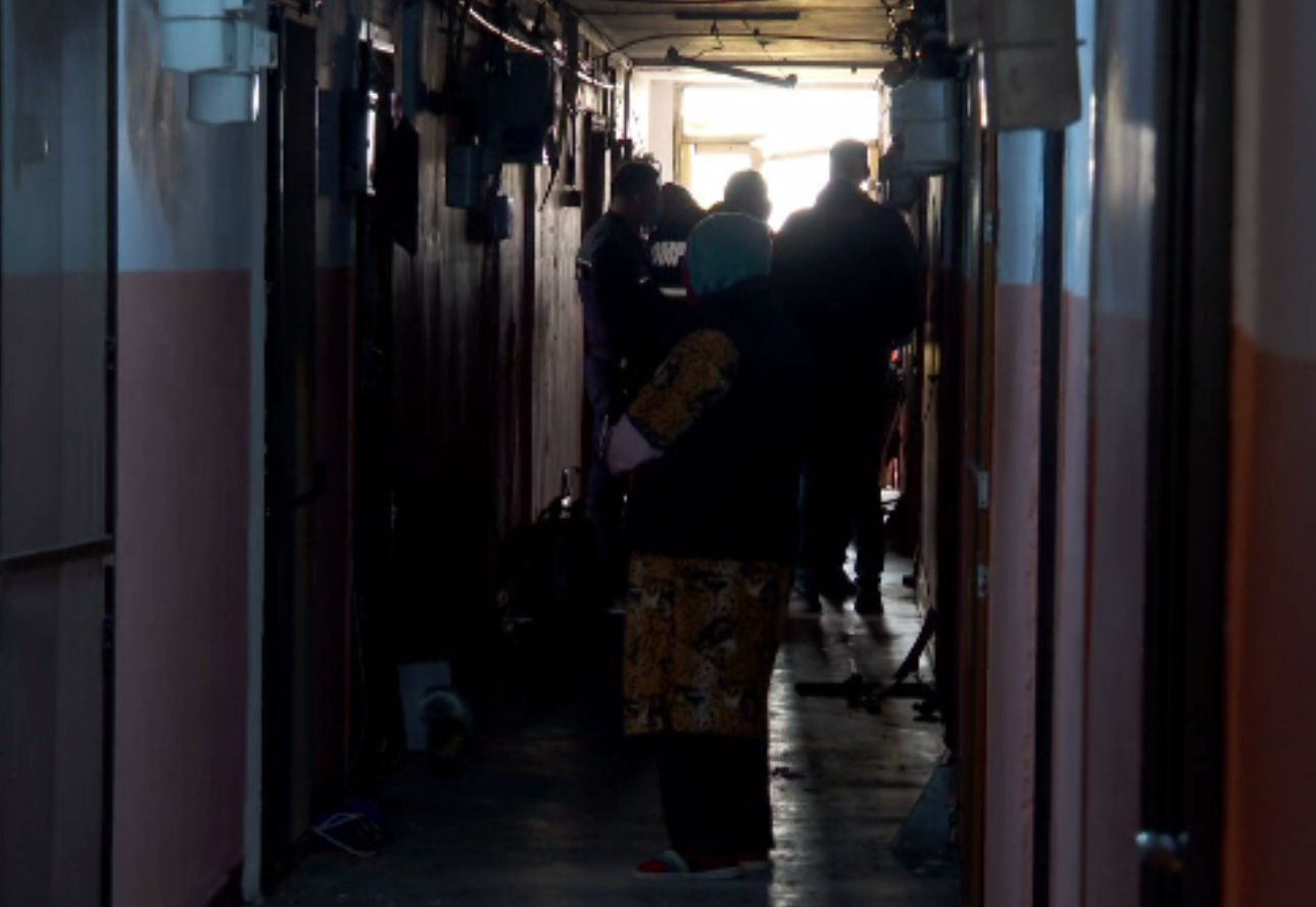 O explozie într-un bloc din Buzău a rănit o bunică și nepoțica ei de șase ani