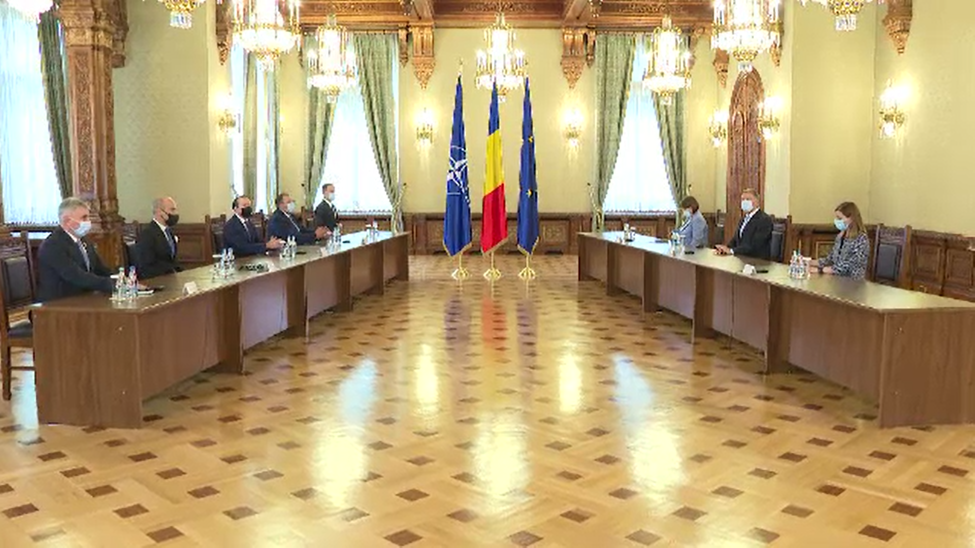 Tensiunile dintre USR și PNL rămân la cote înalte. Cioloș vrea să meargă în Parlament cu un guvern monocolor USR