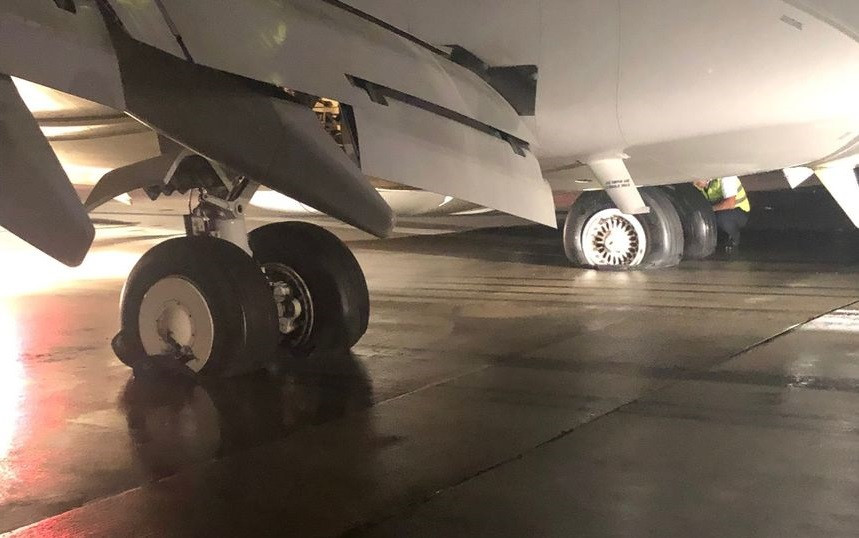 Un avion cu incendiu la trenul de aterizare a aterizat la Cluj-Napoca. Pasagerii au fost evacuați