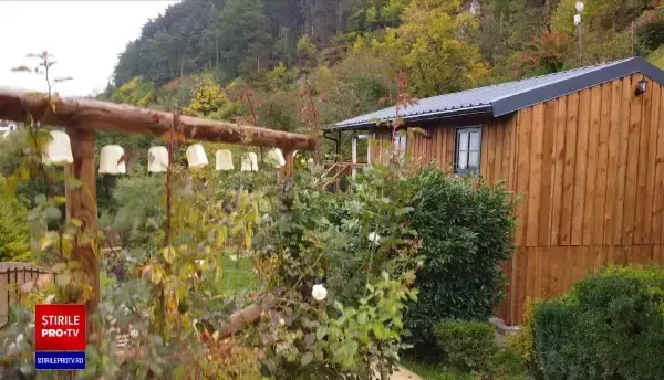 Cabanele la munte, cele mai căutate pentru sărbători. De ce nu se înghesuie turiștii la hoteluri