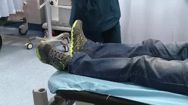 VIDEO. Scene incredibile într-un spital din România. Bărbat bătut de paznic în sala de așteptare