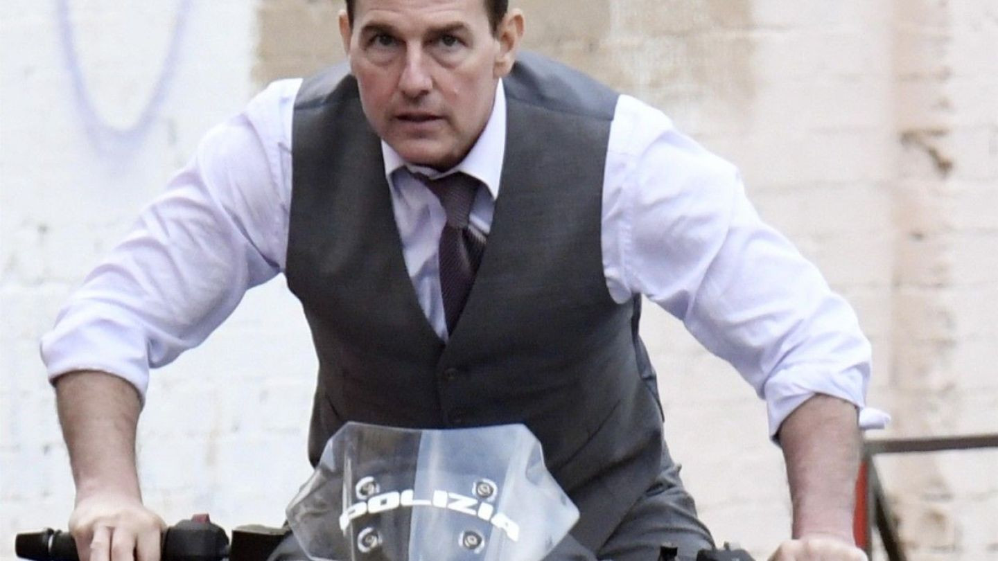 Tom Cruise, cascadorie impresionantă pe aripa unui avion de război pentru "Mission: Impossible 8"