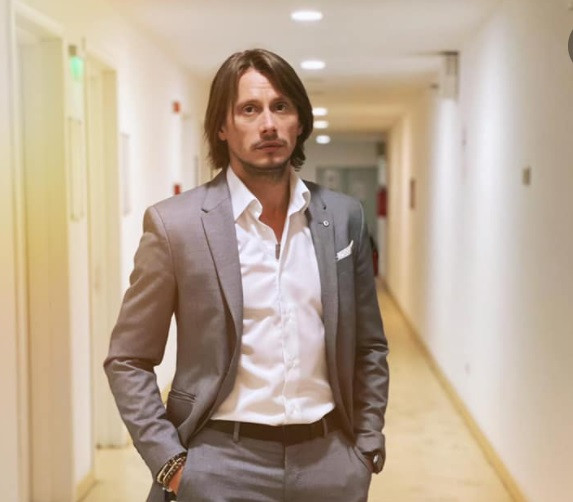 Marius Manole, autoironie pe Facebook, după ce i s-a propus funcția de ministru al Culturii: “Mihaela, dragostea mea!”