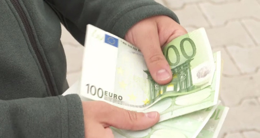 Jaf cu spray lacrimogen la o casă de schimb valutar din Cluj-Napoca