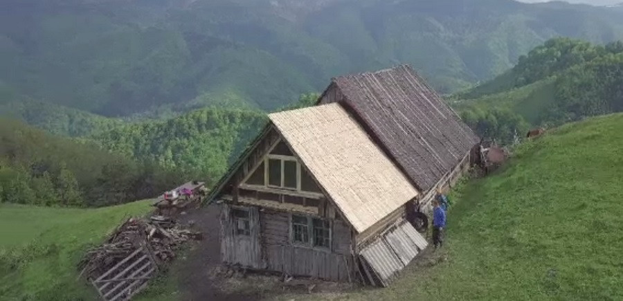 Ecoturismul, la mare căutare în România. Cât costă o zi de cazare la o stână