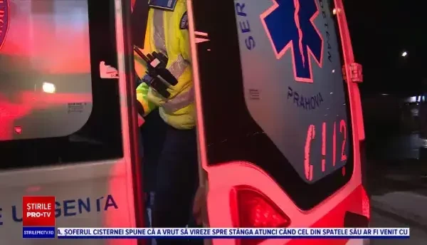 Accident în județul Prahova, între o mașină de teren și o cisterna plină cu motorină. Doi bărbați au ajuns la spital