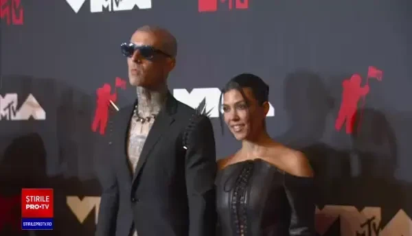 Kourtney Kardashian s-a logodit cu Travis Barker după câteva luni de relație