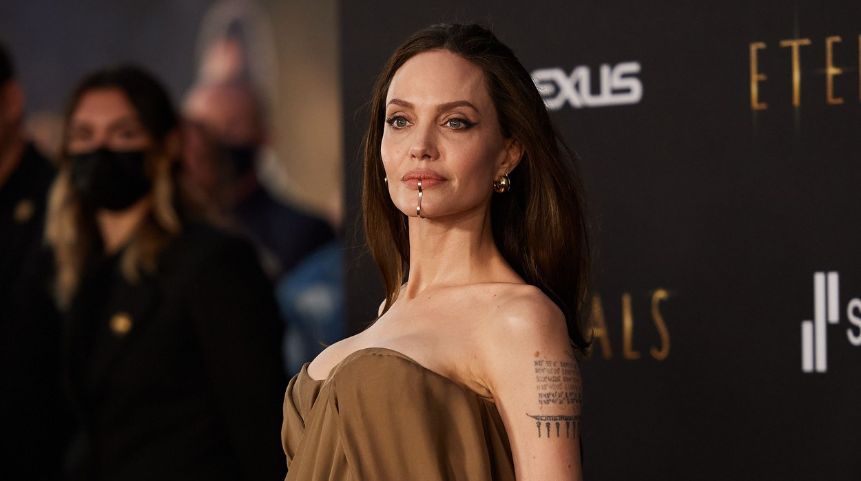 Angelina Jolie, apariție inedită la premiera filmului The Eternals. GALERIE FOTO