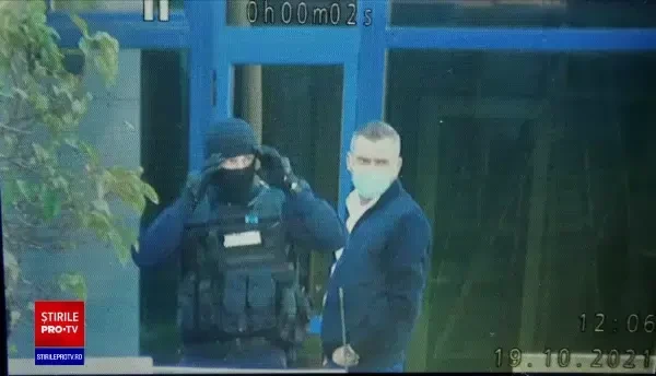 O femeie ar fi fost hărțuită luni întregi de fostul iubit. Motivul pentru care bărbatul a pus detectivi pe urmele ei