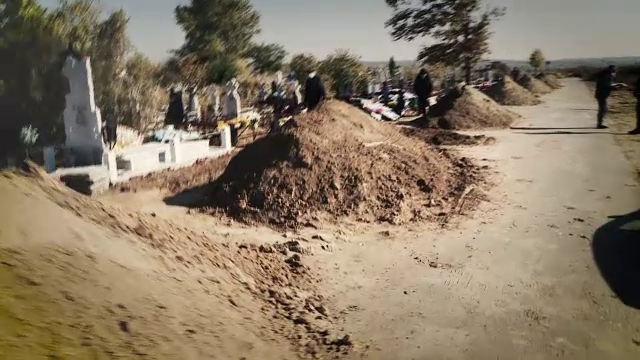 România se afundă în criza sanitară. Dramele trăite de rudele celor răpuși de Covid sunt greu de imaginat