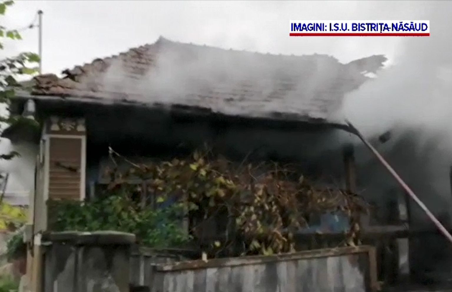 O bătrână a murit mistuită de flăcări în casă. Ajunsese până în fața ușii