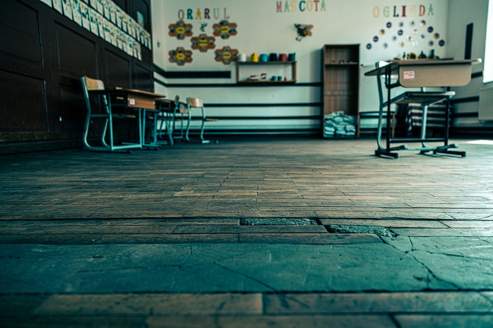 Povestea școlii din Lădăuți, unitatea de &icirc;nvățăm&acirc;nt renovată de rom&acirc;nii care folosesc serviciul &ldquo;Livrare prin OLX&rdquo;