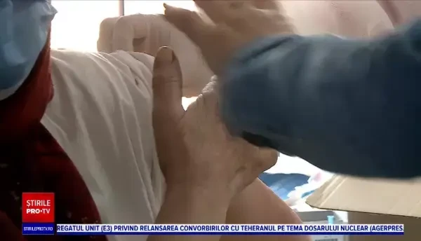 Succesul neașteptat al unui medic sudanez revenit în România. Cum își convinge pacienții că este necesar să se vaccineze