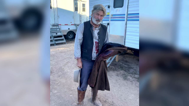 Detalii din ancheta care îl are în vizor pe actorul Alec Baldwin. Pistolul a fost adus de un asistent de regie