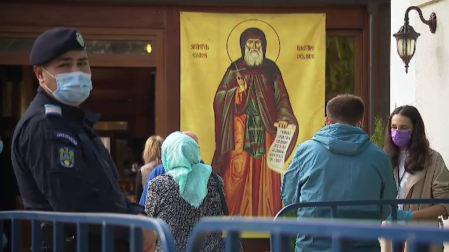 Peste 10.000 de pelerini, la moaștele Sf. Dimitrie cel Nou: ”Să ne rugăm pentru boală”