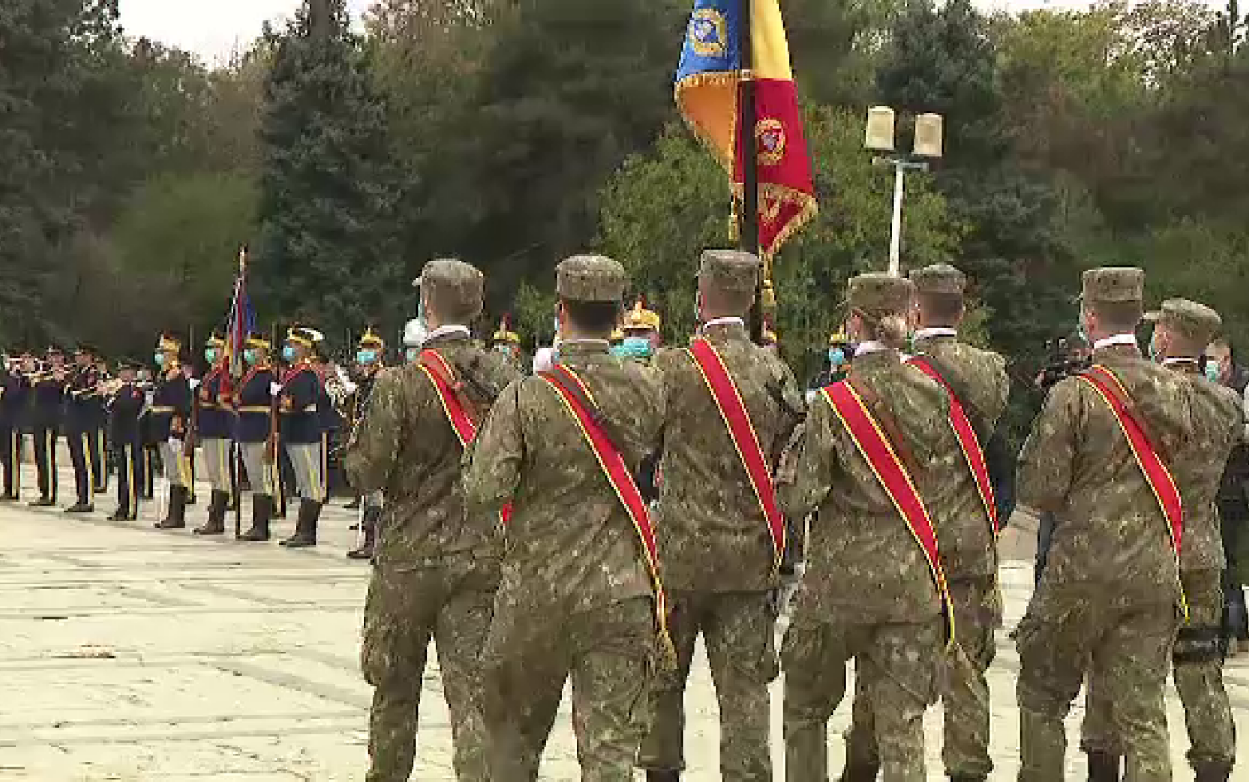 Klaus Iohannis, de Ziua Armatei: "Salut contribuția semnificativă a Armatei la gestionarea crizei sanitare"