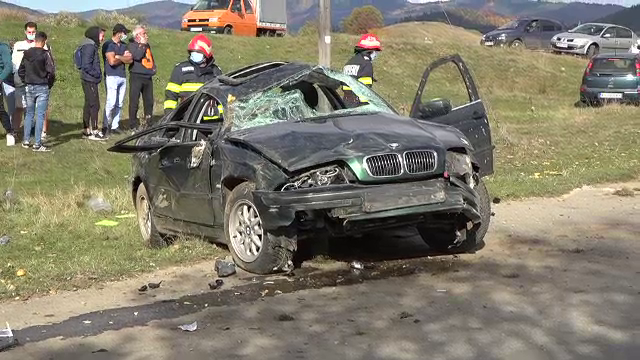 Viteza a mai luat o viață. Un băiat de 16 ani, mort într-un accident de mașină