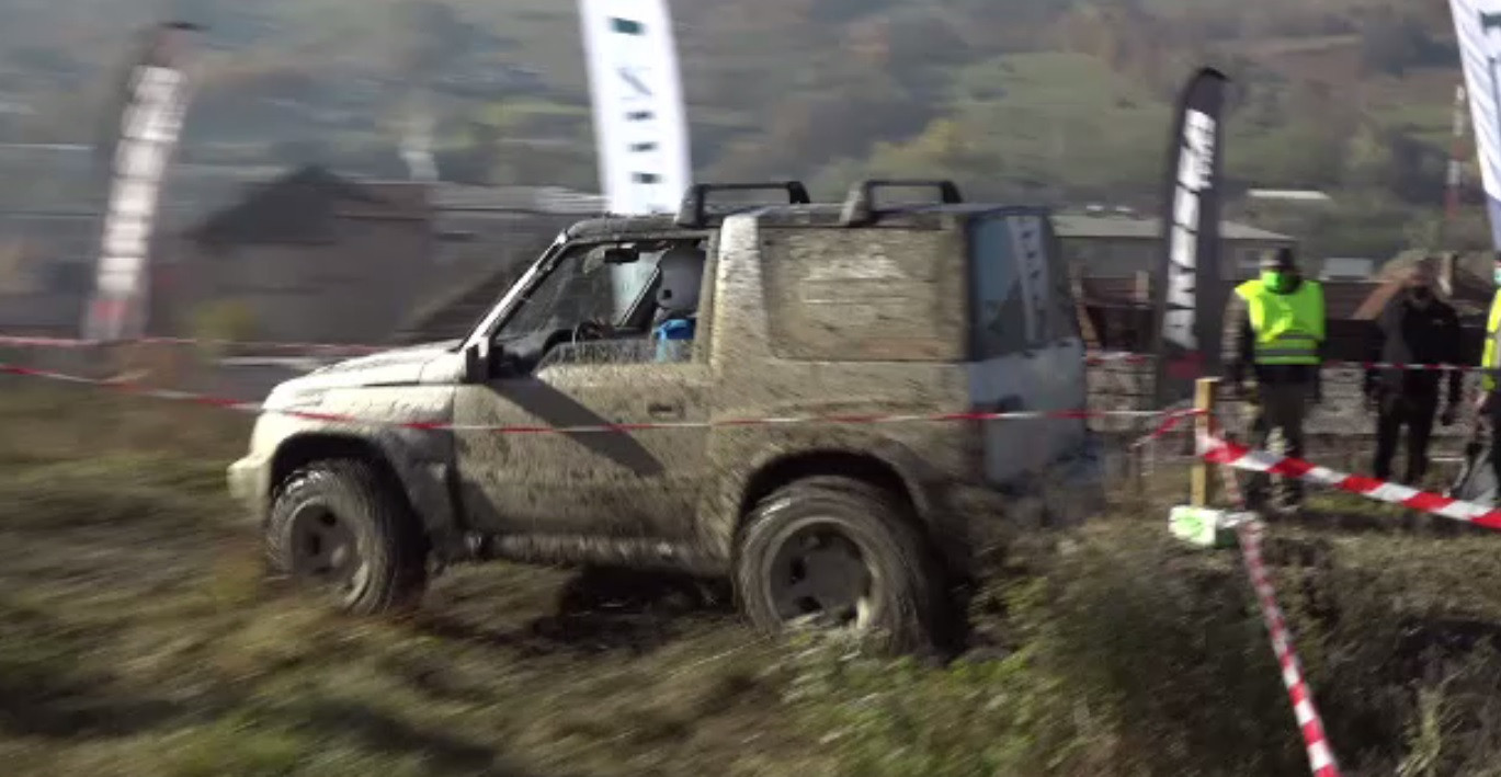 Cursă spectaculoasă de off-road în Apuseni. Zeci de piloți și-au turat motoarele pe un traseu extrem