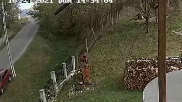 Accidentul din Argeș, în care un adolescent de 16 ani și-a pierdut viața, surprins de camerele de supraveghere. VIDEO