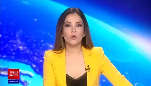 O ursoaică cu pui s-a „stabilit” într-un cartier din Bușteni. Jandarmii o alungă cu greu