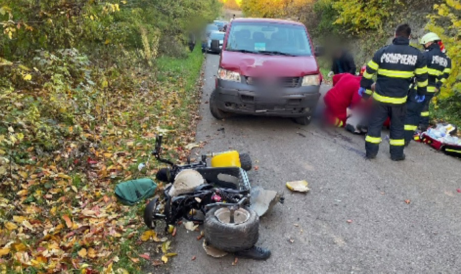 Huedin: Un bărbat a murit, iar o femeie a fost rănită grav, după ce scuterul pe care se aflau a fost spulberat de o dubă