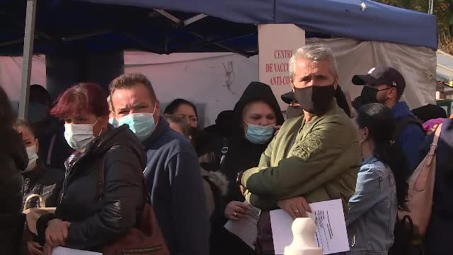 Coadă mare la centrul de vaccinare din Piața Obor. „M-au speriat în primul rând restricțiile”