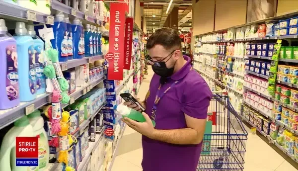 Noile restricții au mutat magazinele în online. Cum fac față curierii comenzilor