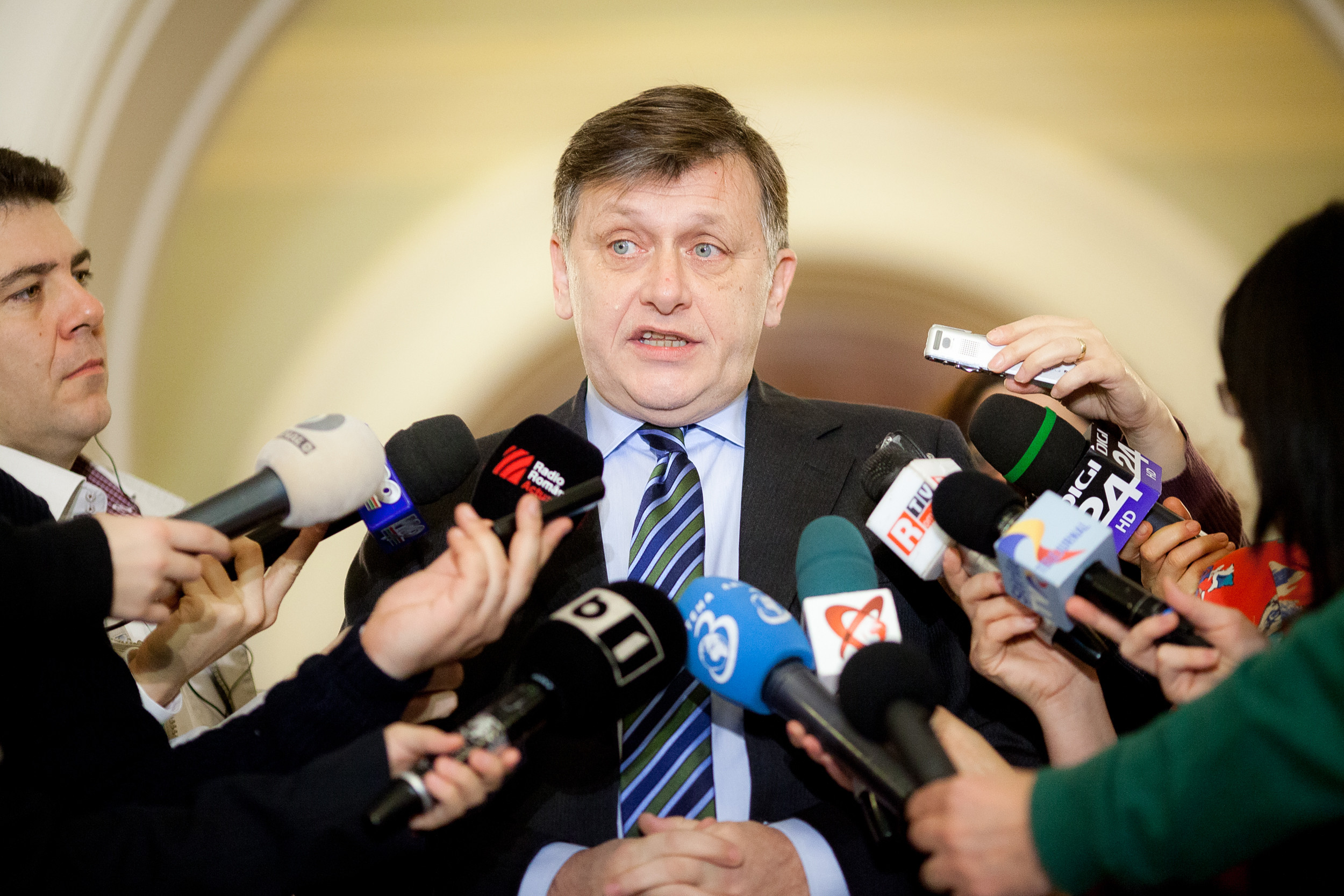 Crin Antonescu confirmă că există o discuţie pentru candidatura sa la Preşedinţie din partea coaliţei: E o discuţie complexă