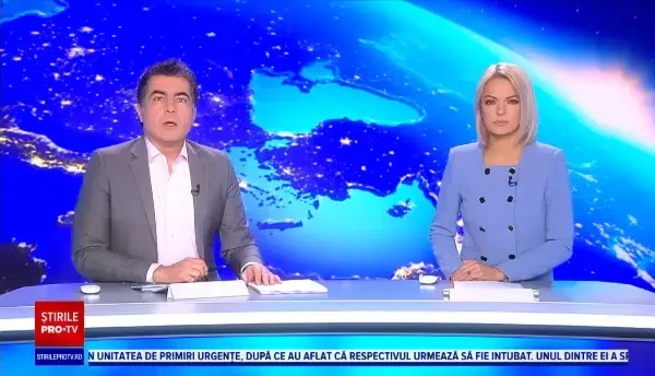 Un tânăr șofer a intrat cu mașina într-o curte și s-a oprit într-o movilă de pământ, în Argeș