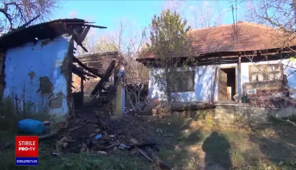 Doi bărbați au fost găsiți carbonizați, în Bacău. Cei doi au băut și nu au simțit când casa a luat foc