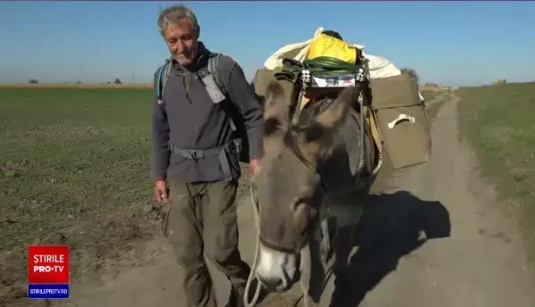Un neamț a plecat spre China pe jos, însoțit de măgărușul său. Traversează jumătate de lume și ajunge și pe la noi