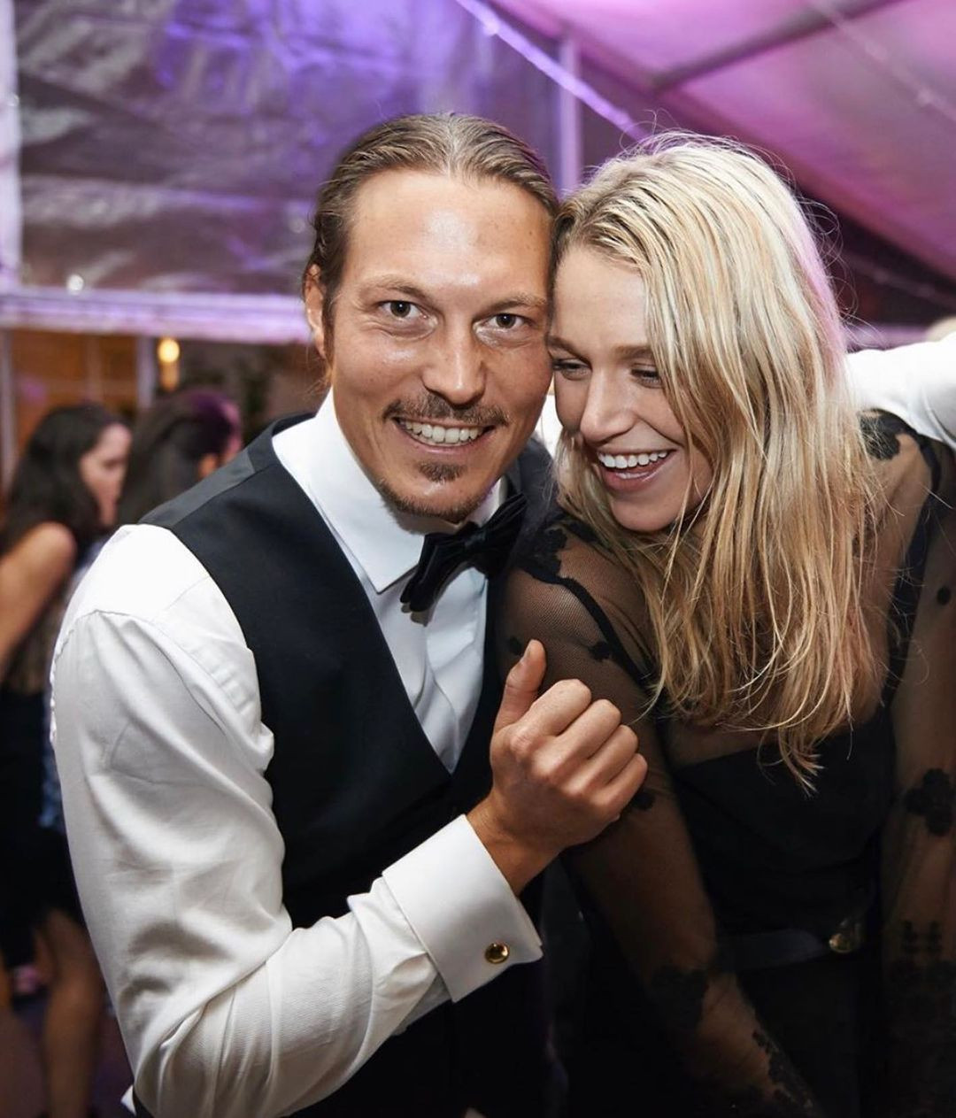 Soția unui fost mare campion mondial la snowboard a născut la 15 luni de la moartea acestuia