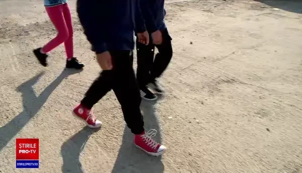 Copiii sărmani ai României, lăsați orfani de pandemia COVID. Peste 1,5 milioane de minori trăiesc în condiții inumane