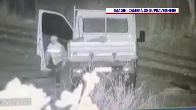 Motivul pentru care un bărbat fura capace de canal. A fost filmat când pleca cu prada