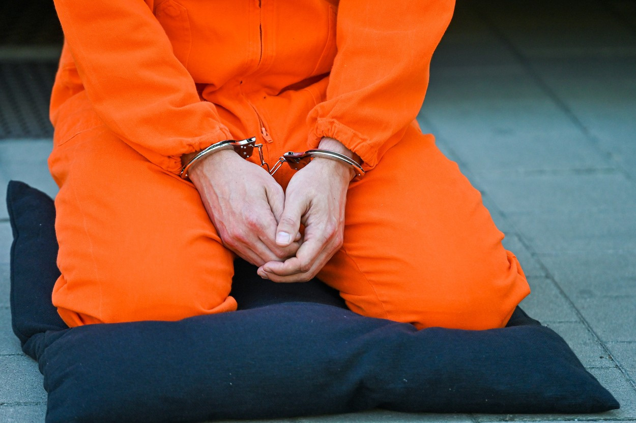 Administrația Biden a eliberat în secret 11 prizonieri de la Al-Qaeda. Doi dintre ei au fost bodyguarzii lui Osama bin-Laden