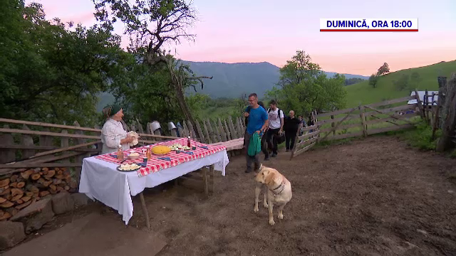 „România, te iubesc!”. Povestea românului care ajută sătenii din județul Sibiu să-și repare colibele