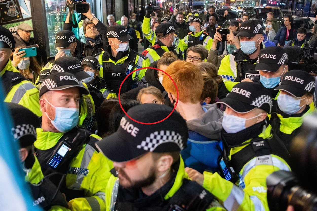 Activista de mediu Greta Thunberg, primită ca o vedetă internațională în gara din Glasgow