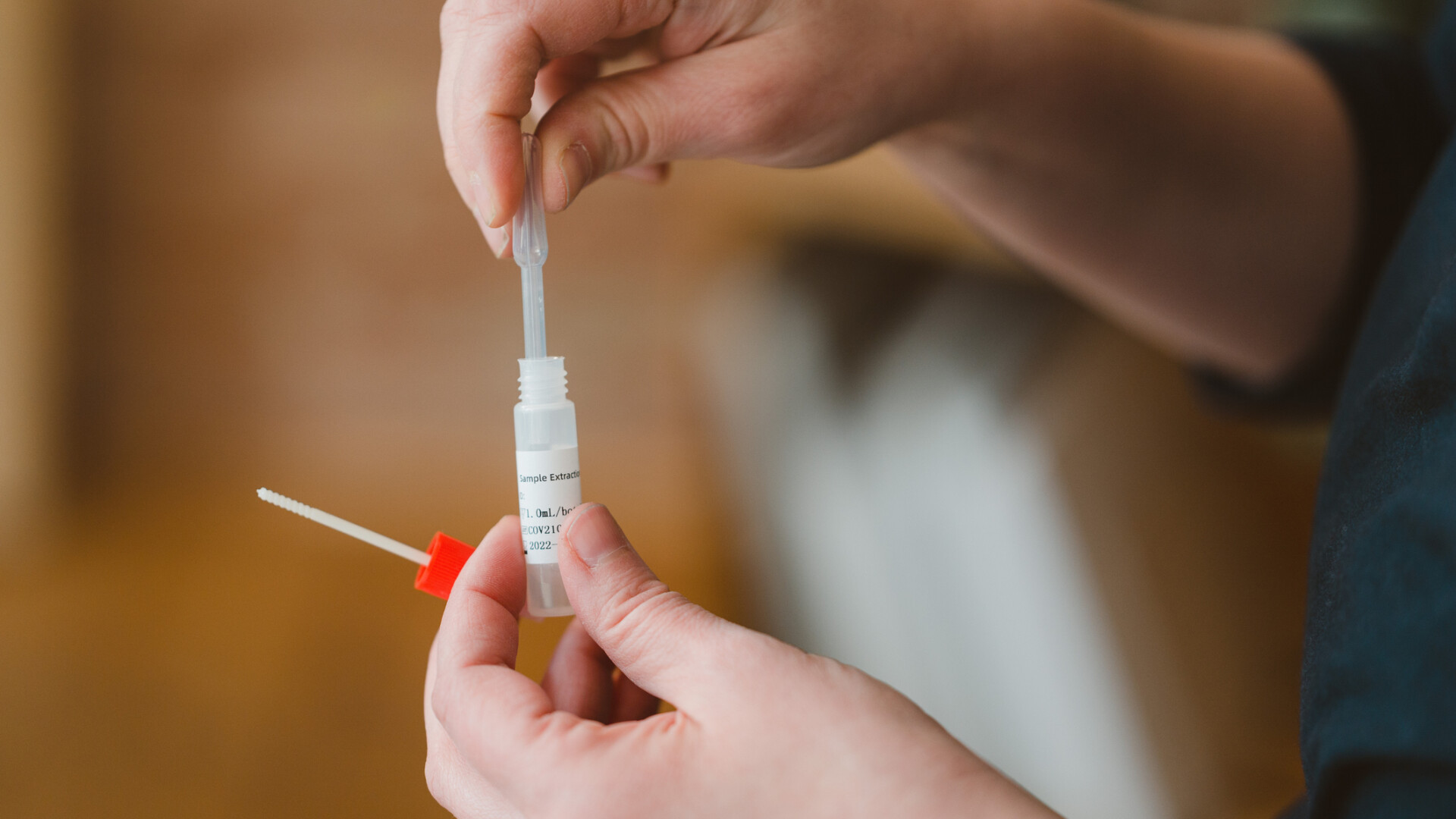 Un fost deputat din Croaţia şi fiul său sunt acuzaţi că au vândut peste un milion de teste COVID-19 contrafăcute