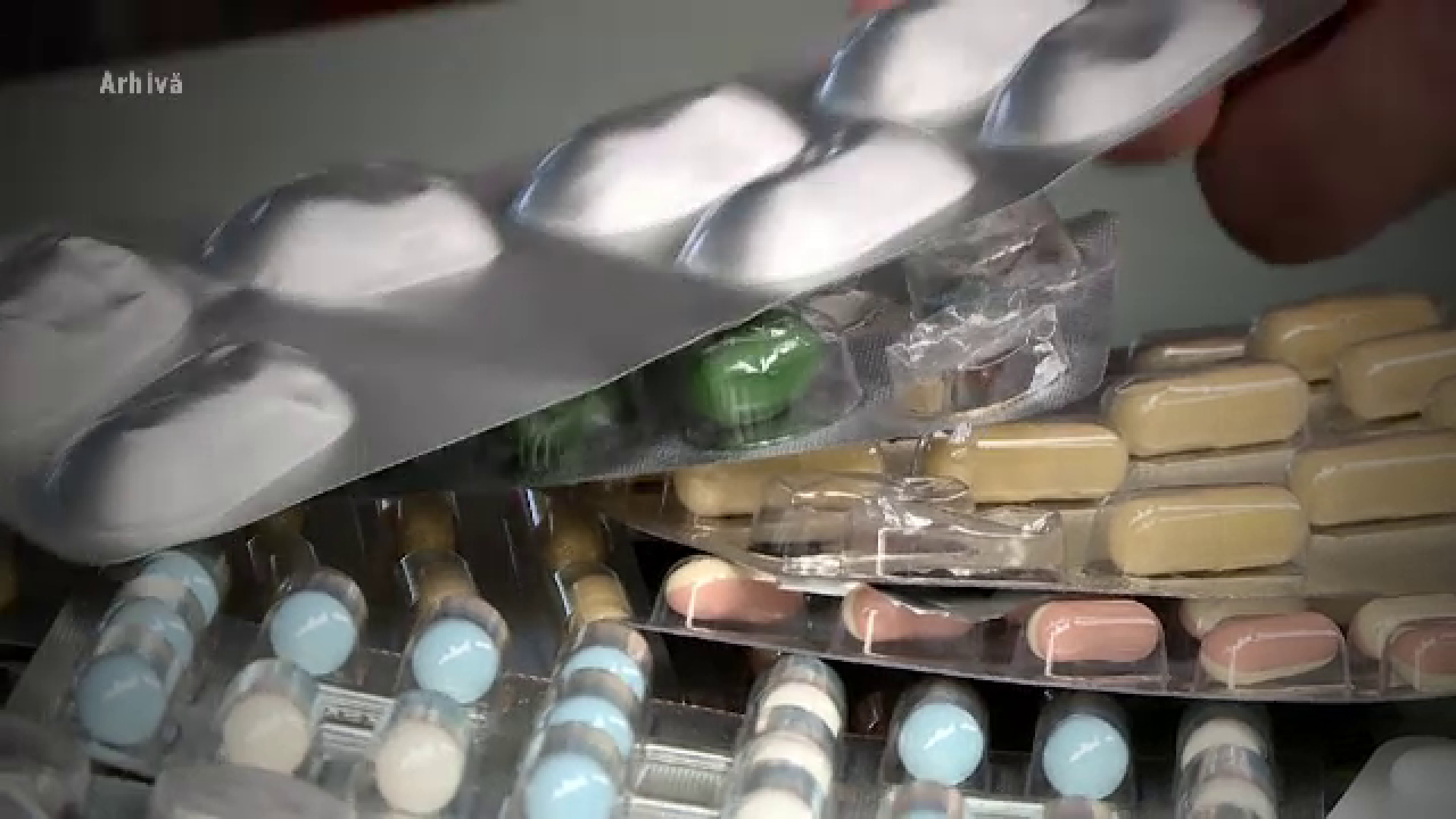 Descinderi la un bazar din Suceava. Două persoane vindeau ilegal medicamente neomologate pentru Covid-19