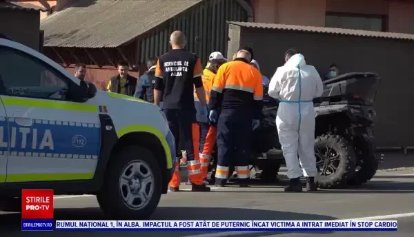Un bărbat a murit, după ce a intrat cu ATV-ul în poarta unei case, chiar sub ochii soției